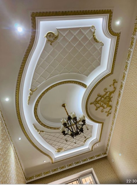 Decorative ceiling medallion and trim detail